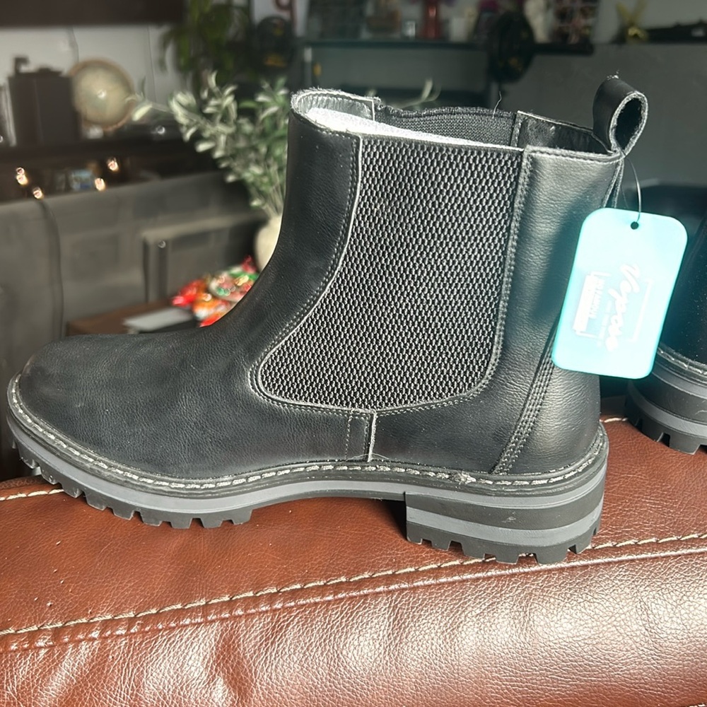 Vepose Women’s ankle boots black size 9